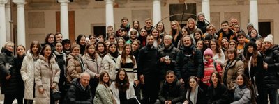 Молодь з України подарувала Патріарху Венеції зірку з зображенням Михайлівського собору