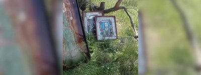 У селі на Рівненщині люди вдруге викинули ікони на смітник