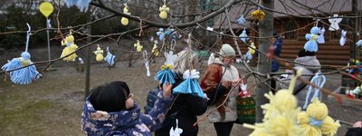 Тиха акція "Ангели пам’яті" відбулася на алеї Героїв Небесної Сотні у Києві