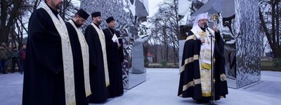 На Київщині відкрили меморіал «Хрест Героїв» до другої річниці вторгнення РФ в Україну