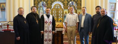 Єпископ Чернівецький УГКЦ передав університетській каплиці ПЦУ частинку мощей мученика Партенія
