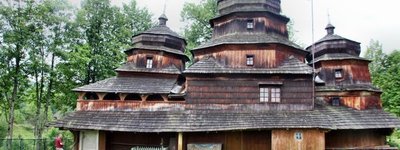 На Львівщині у 360-річній дерев'яній церкві відновлюють унікальні розписи
