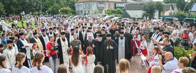 На Хмельниччині Предстоятель ПЦУ освятив дзвіницю та помолився за полеглих воїнів