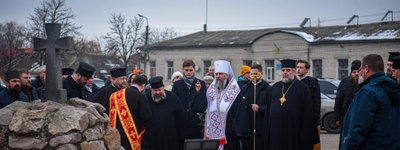 Очільник ПЦУ у Ніжині звершив літію за Тарасом Шевченком та відвідав волонтерський хаб