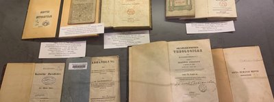 «Збережені скарби духовних провідників»: книжкова виставка відкрилася у підземеллі Гарнізонного храму Львова