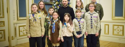 Representatives of scouting organizations handed over the Light of Bethlehem to the President