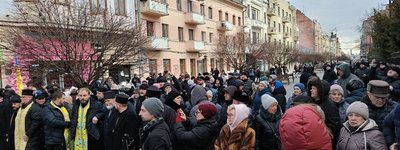 Збори за перехід з УПЦ МП до ПЦУ на вулиці Ольги Кобилянської. Чернівці, 16 лютого, 2025 рік