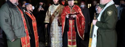 У Києві на алеї Героїв Небесної Сотні священнослужителі відслужили панахиду за загиблими