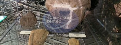 Окупанти знову демонструють у Херсонесі артефакти, вкрадені з музею «Кам'яна Могила» під Мелітополем