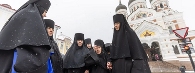 В понедельник, 17 февраля настоятельница монастыря игуменья Филарета вместе с другими монахинями прибыла в Рийгикогу, чтобы вручить прошение о сохранении прежнего статуса монастыря. В понедельник, 17 февраля настоятельница монастыря игуменья Филарета вместе с другими монахинями прибыла в Рийгикогу, чтобы вручить прошение о сохранении прежнего статуса монастыря.