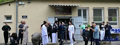 Вбивство вірянина у французькій мечеті: підозрюваний в нападі здався поліції