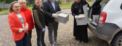 До Тернопільського архіву передали виявлені в церкві на Кременеччині старовині парафіяльні документи