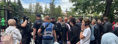 У Чернівцях біля кафедрального собору між парафіянами УПЦ МП та ПЦУ сталася сутичка