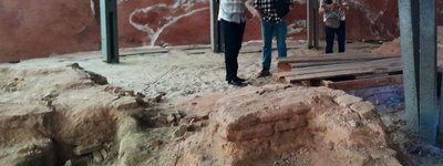 У Києві оглянули залишки мурованої брами на території Михайлівського Золотоверхого монастиря