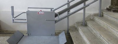 Чернівчанка викрала з храму підйомник для людей з особливими потребами