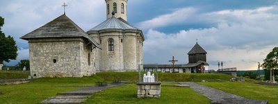 Фундамент Успенського собору, каплиця Святого Василія, церква Успіння Пресвятої Богородиці, с. Крилос