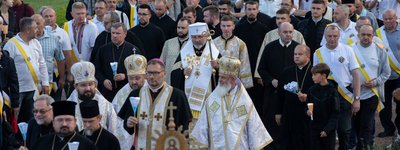 Сотні паломників прибули до Зарваниці молитися за мир