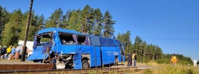 На Росії автобус з паломниками зіткнувся з поїздом