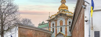Святі ворота Лаври — Троїцька надбрамна церква 
