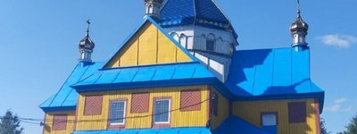 На Тернопільщині відреставрували 135-річну церкву та помалювали у синьо-жовті кольори