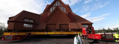 У Швеції почали перевозити 600-тонну 113-річну церкву через розширення шахти