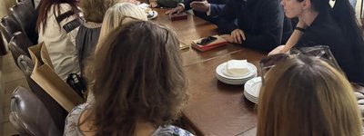 Духовний радник Трампа зустрівся у київській синагозі з рідними полонених «азовців»