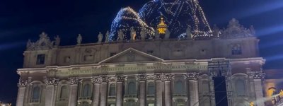 Над Римом дрони відтворили шедеври Мікеланджело й обличчя Папи Франциска