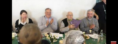 Українські біженці під російською парасолькою...