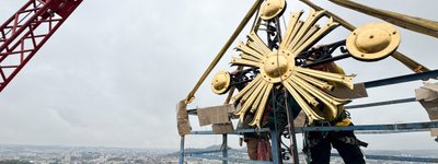 На купол собору Святого Юра у Львові повернули відреставрований історичний хрест