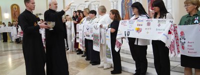 У Патріаршому соборі УГКЦ освятили рушники, вишиті рідними полонених і зниклих безвісти захисників України
