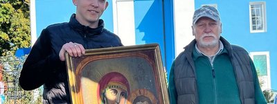 На дзвіниці храму на Волині знайшли процесійний хрест ХІХ з двоголовим орлом