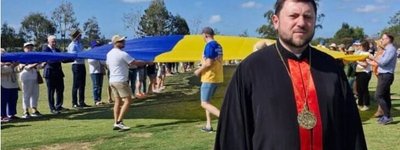 Cardinal Mykola Bychok and community unfurl giant Ukrainian flag in Australia