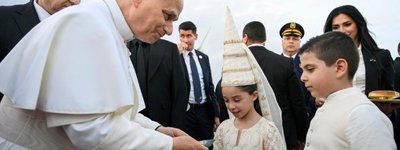 Pope arrives in Lebanon