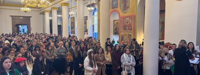 У соборі УГКЦ в Парижі українська молодь молилася за мир