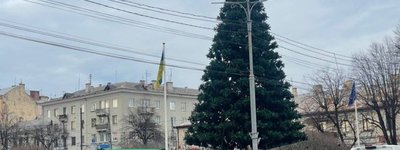 У Чернівцях сьогодні демонтують новорічну ялинку. Релігієзнавець назвав це рішення "немудрим"