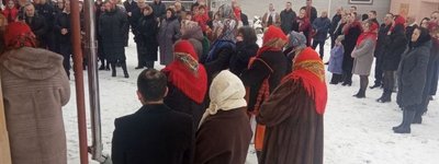 Суд зобов'язав поліцейських розслідувати випадок у Космачі, коли вірянам перешкодили відвідати Різдвяне Богослужіння