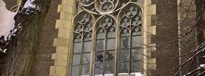 Російський дрон пошкодив вітражі неоготичного храму у Львові