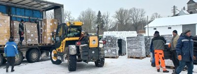 В Україну прибули електрогенератори та ліки від Папи Лева XIV