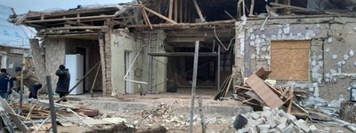 Євангельські християни-баптисти у Чорнобаївці допомагають відновлювати понівечене обстрілами житло