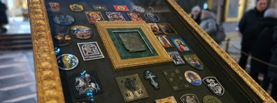 На Росії ікону Богородиці прикрасили військовими шевронами учасників "СВО"