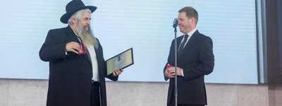 Зеленський нагородив рабина Асмана відзнакою «За оборону України»