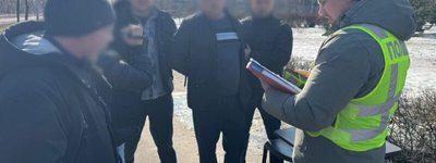 Поліція затримала чоловіка, який за гроші оформляв виїзд за кордон у статусі священнослужителя