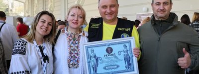 У Львові встановили національний рекорд України: майже 1600 людей одночасно розписали 1720 писанок