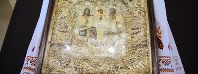 У храмі під Вінницею самооновилася старовинна ікона Плащаниці