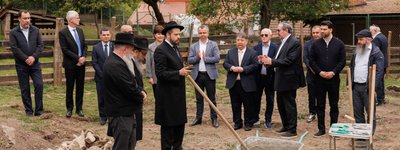 В Ужгороді заклали фундамент для відновлення єдиної в Європі дерев'яної синагоги