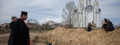 Глава Української Греко-Католицької Церкви Святослав Шевчук молиться в Бучі після масового вбивства, вчиненого російськими загарбниками.