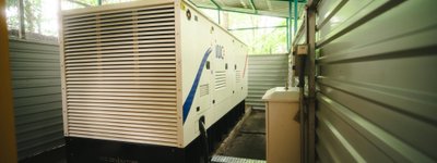 На Сумщині лікарня отримала потужний генератор від Вселенського Патріарха