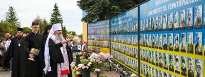 Предстоятель ПЦУ в Овручі благословив будинок для ВПО та вшанував полеглих воїнів