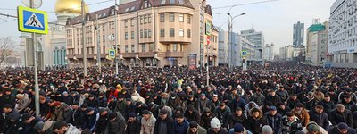У Московской соборной мечети собрались сотни тысяч мусульман