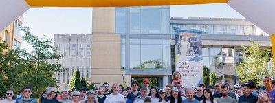 Учасники благодійного забігу УКУ записали відеозвернення до Папи Лева XIV та запросили відвідати Україну